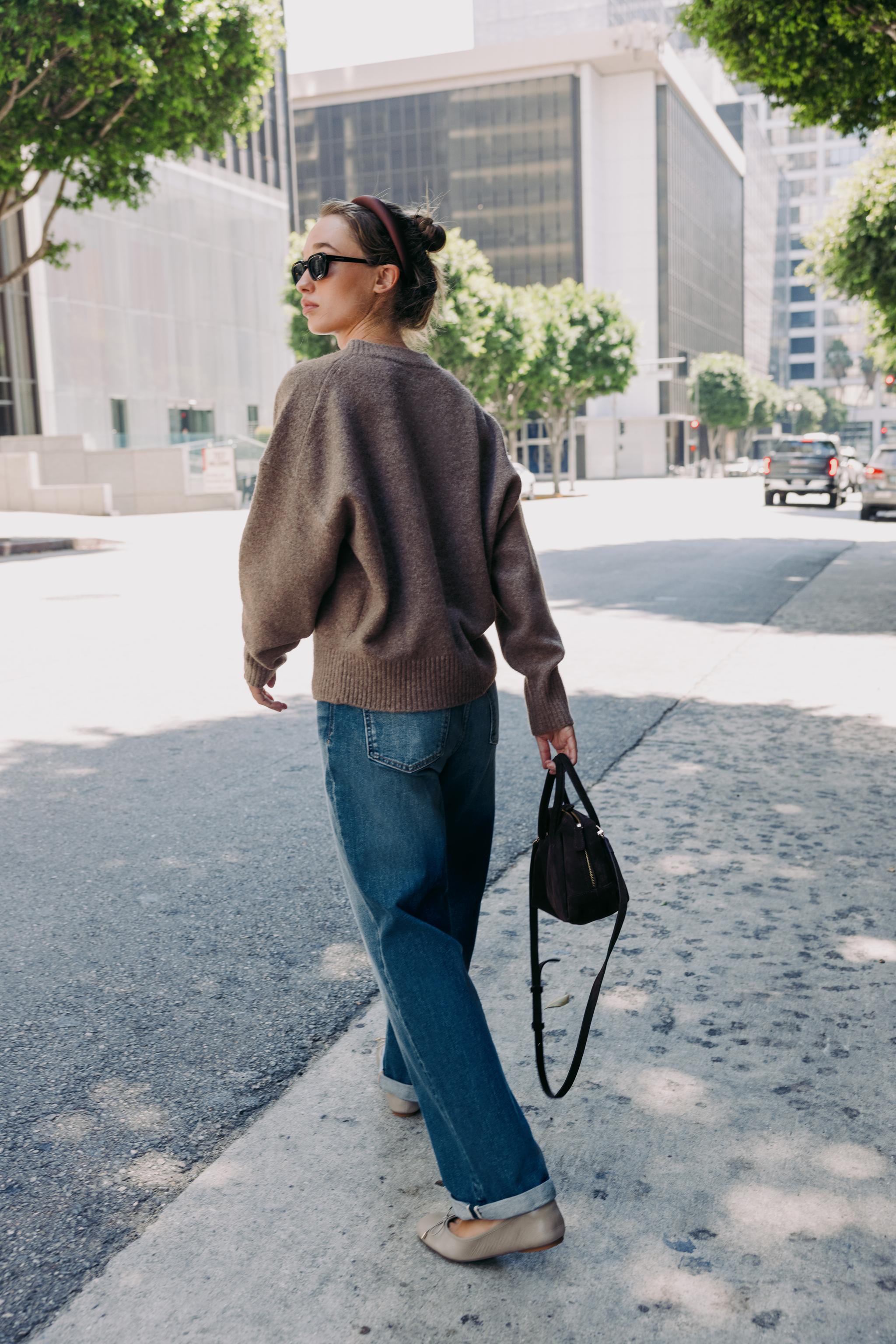 SOFT V-NECK KNIT SWEATER