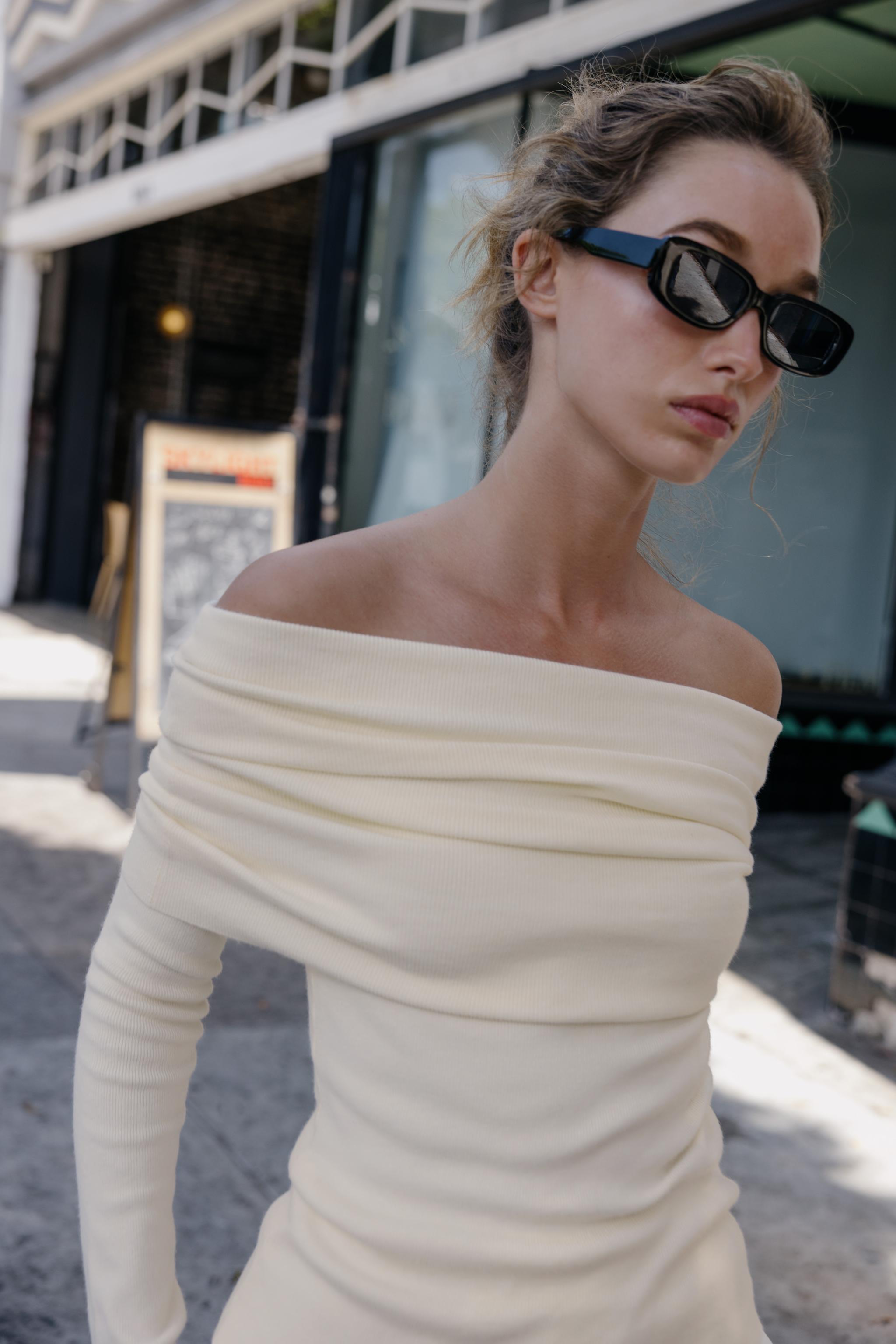 RUCHED STRAPLESS KNIT TOP