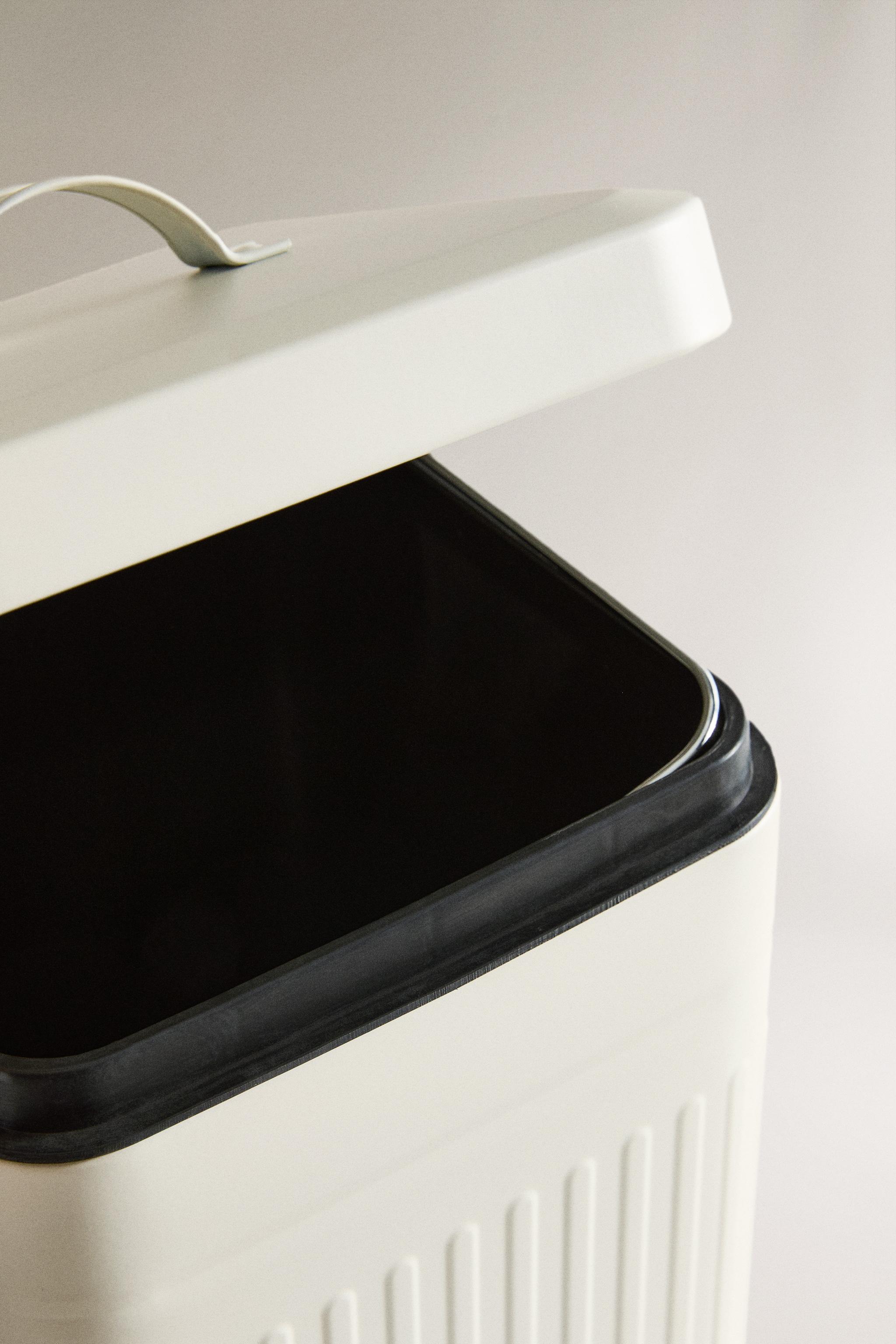 MINI KITCHEN TRASH CAN