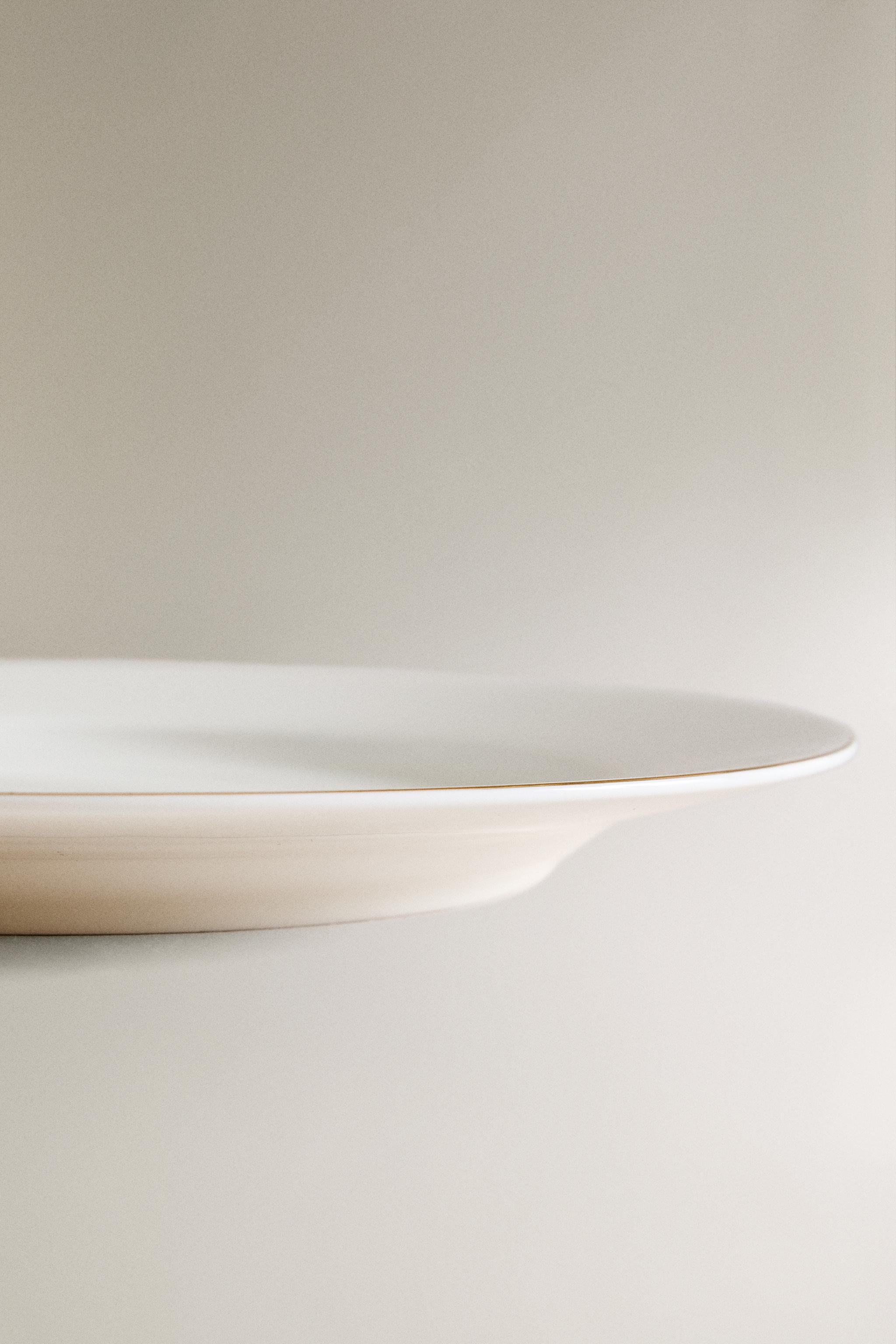 RIMMED BONE CHINA DINNER PLATE