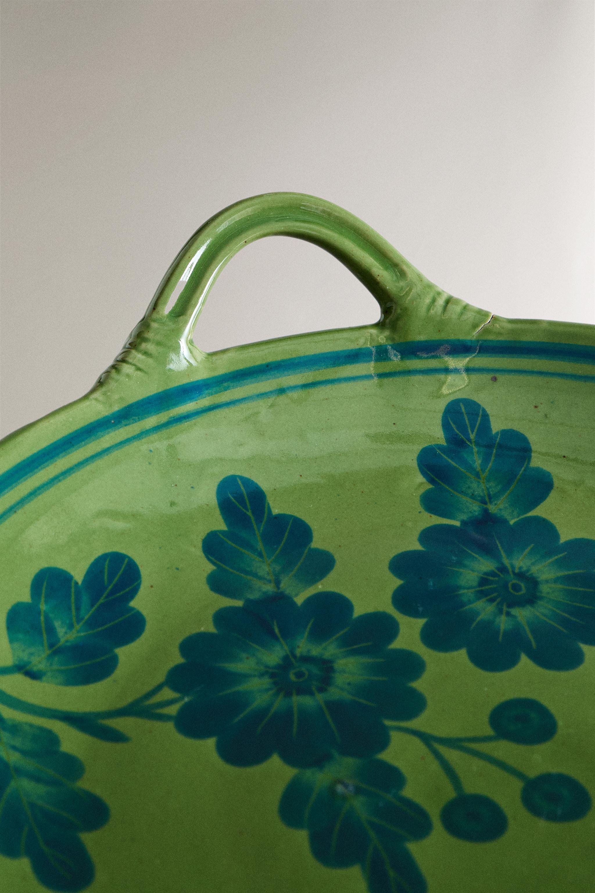 ROUND FLORAL STONEWARE SERVING DISH