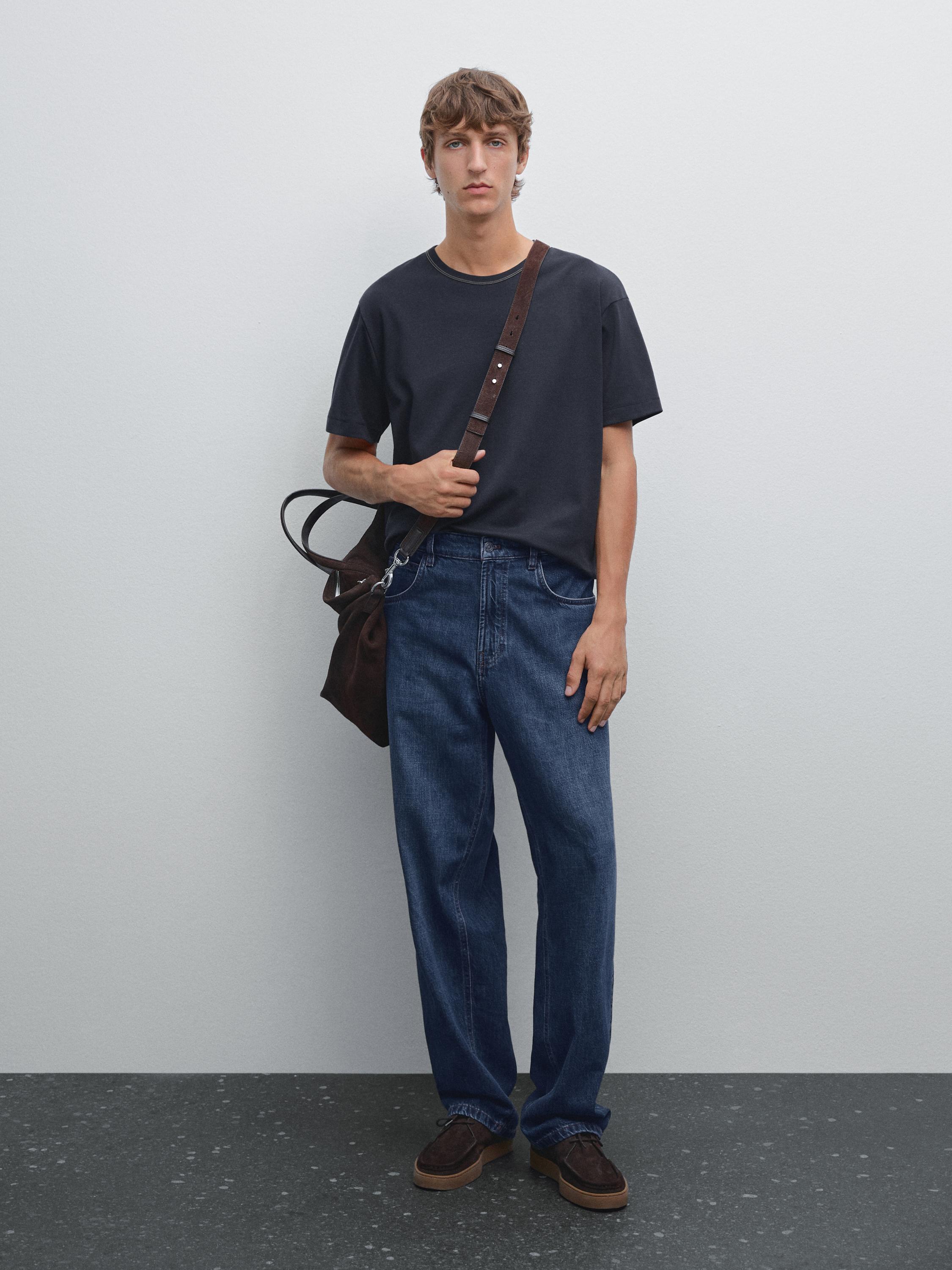 Short-sleeve T-shirt with contrast topstitching