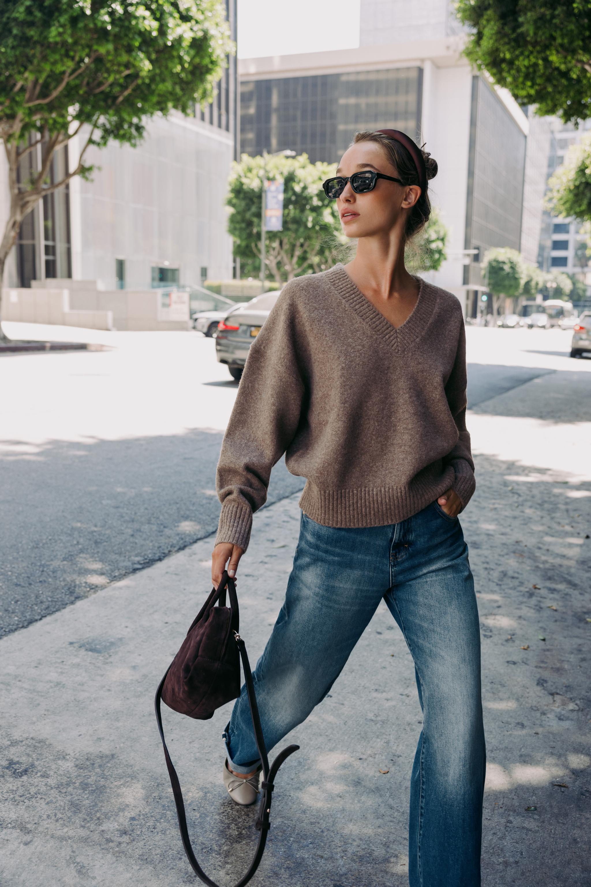 SOFT V-NECK KNIT SWEATER