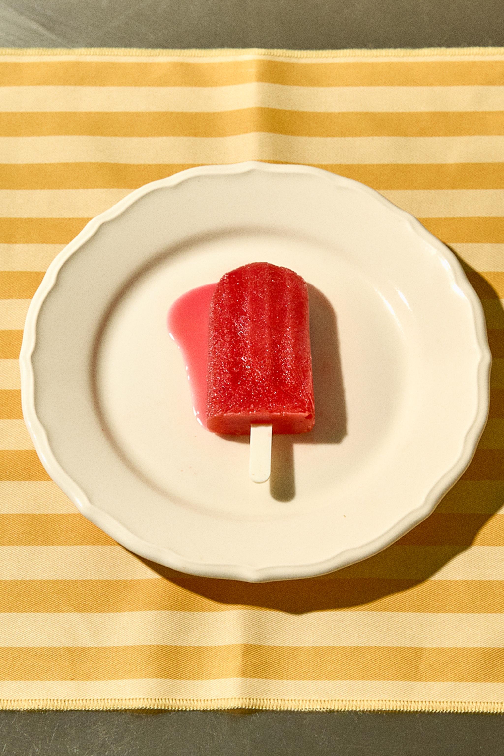 RESIN-COATED STRIPED PLACEMAT