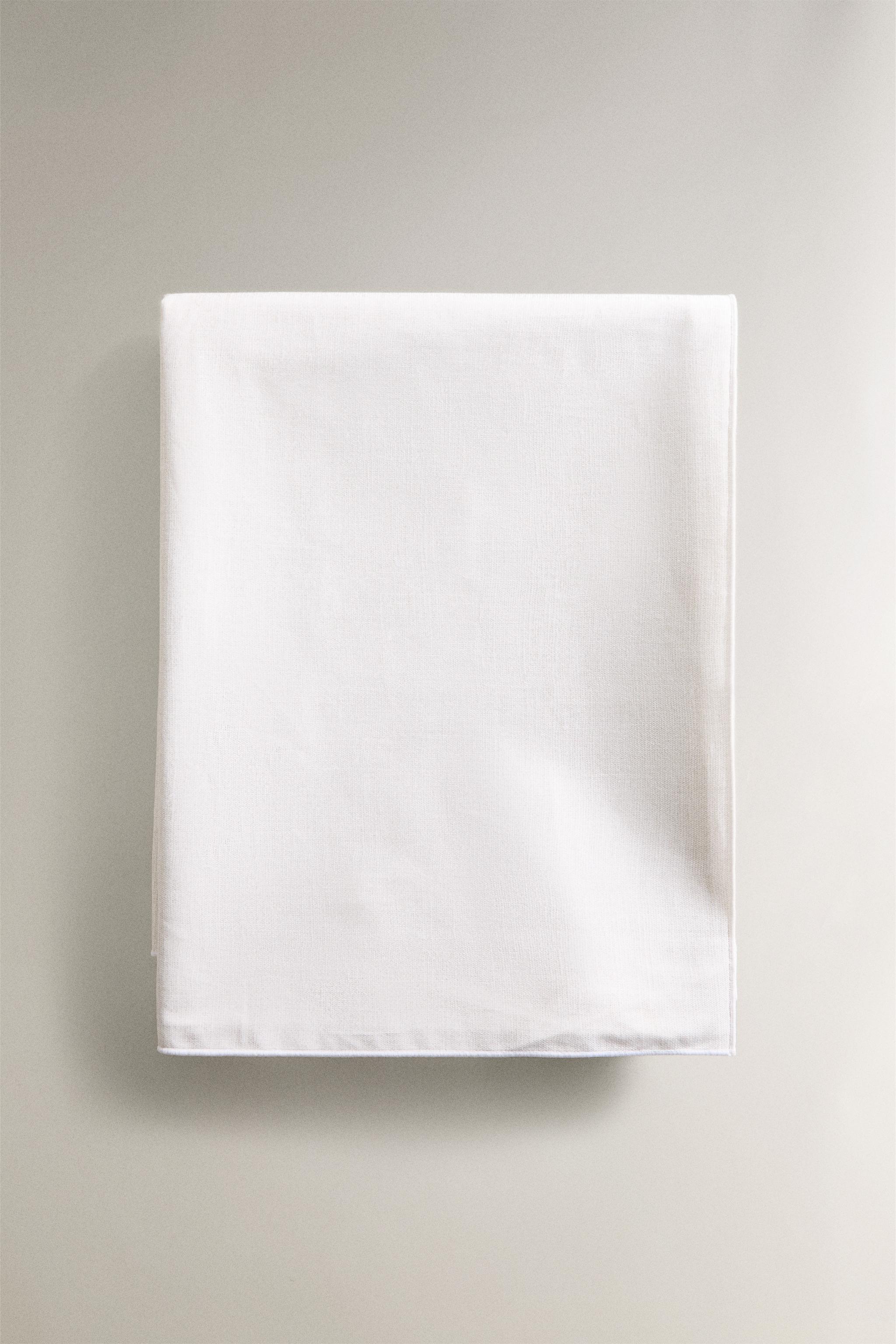 RESIN-COATED COTTON TABLECLOTH WITH OVERLOCK STITCHING