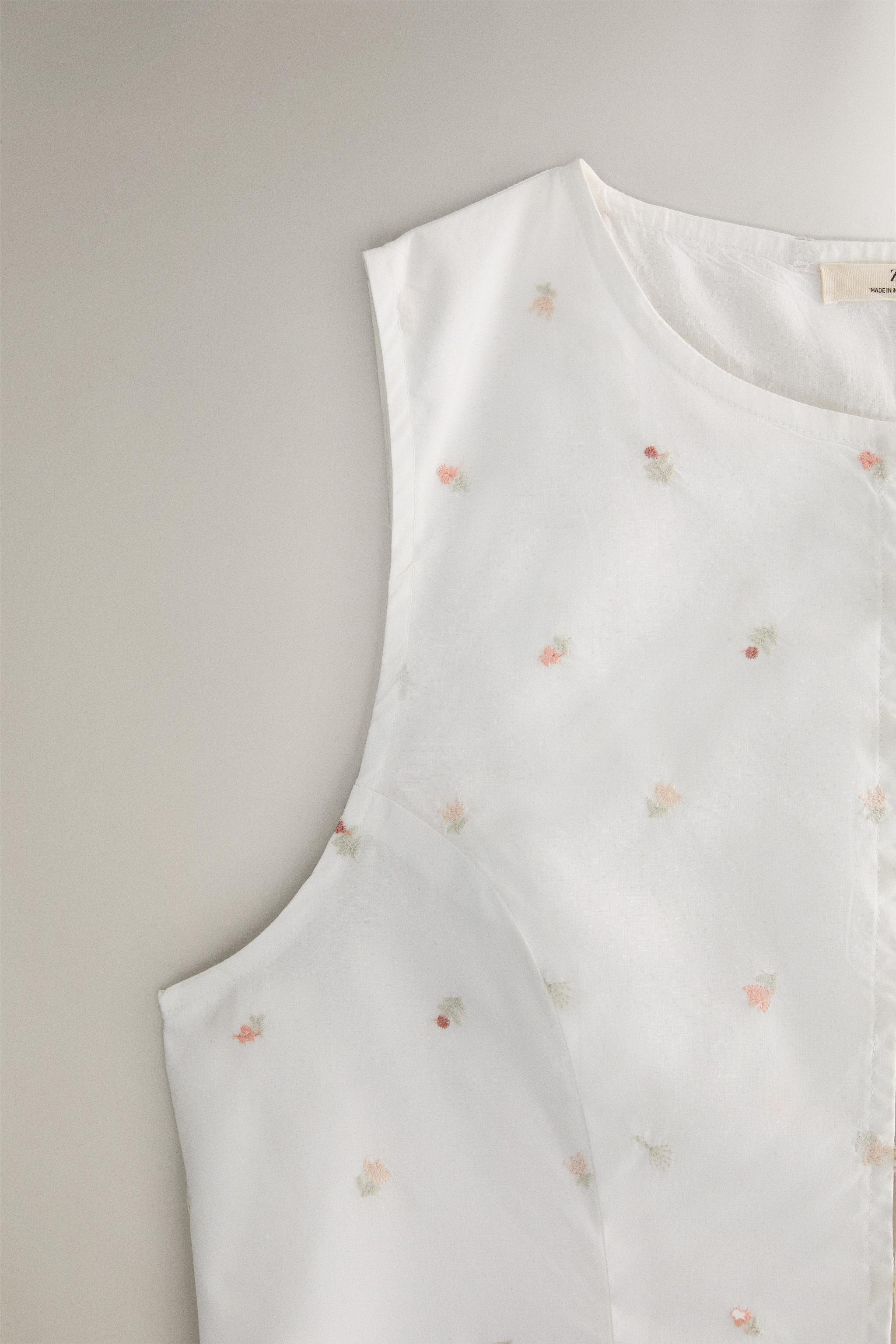 EMBROIDERED COTTON TOP WITH LILIES