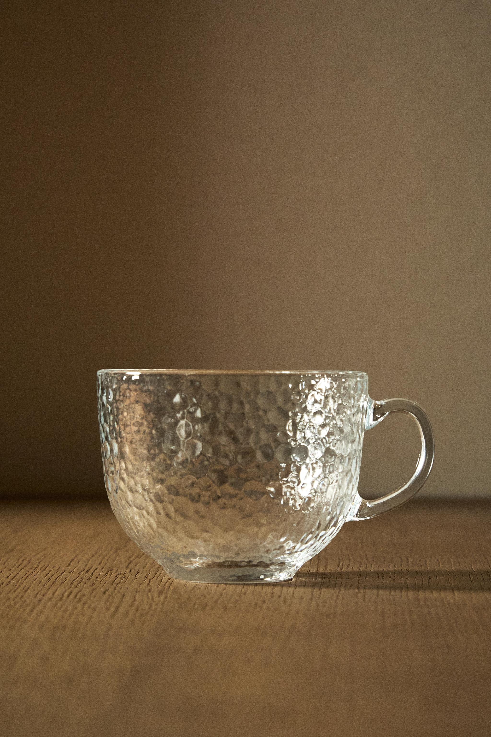 HAMMERED GLASS MUG