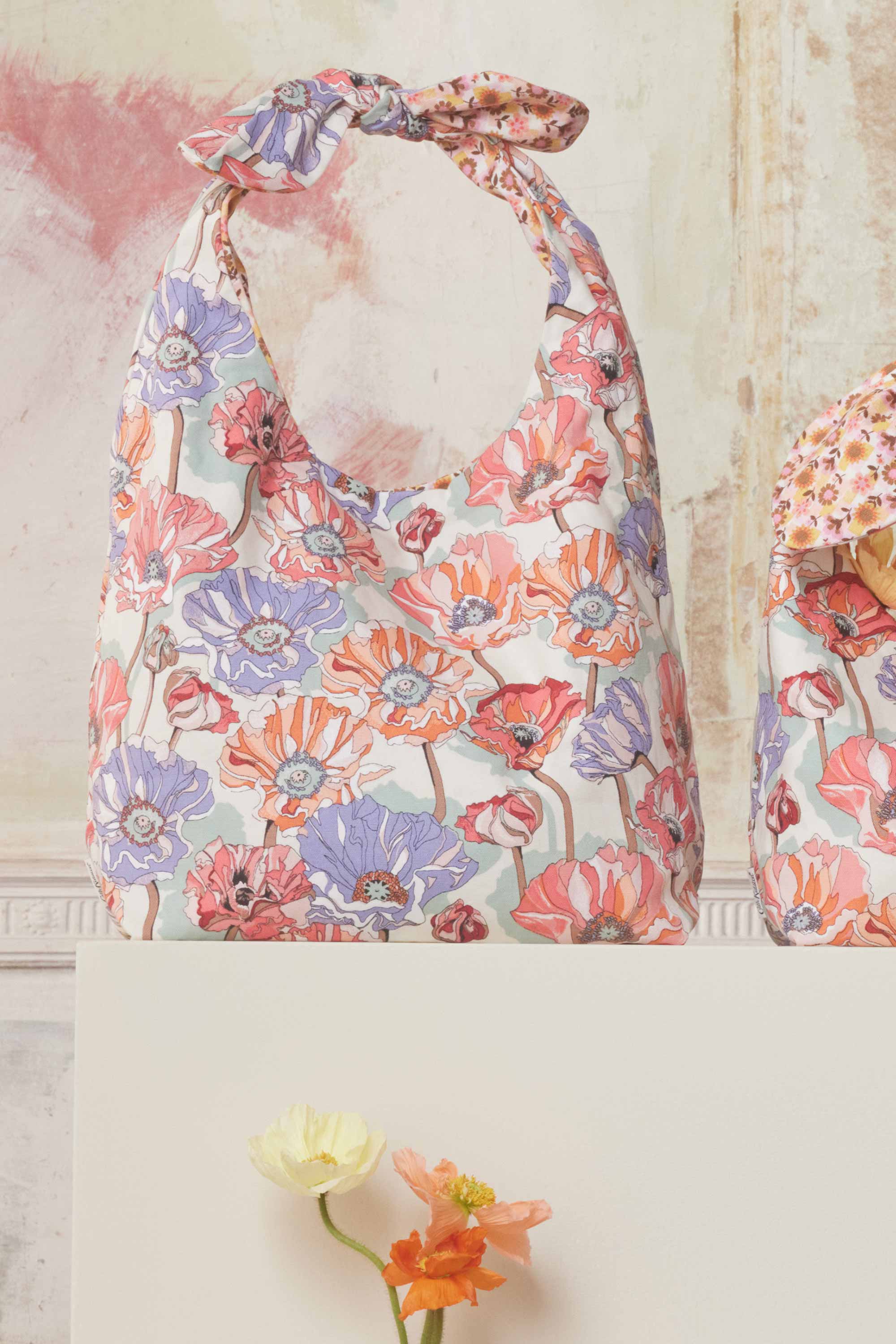 Summer Poppy Midscale Large Reversible Knotted Shopper