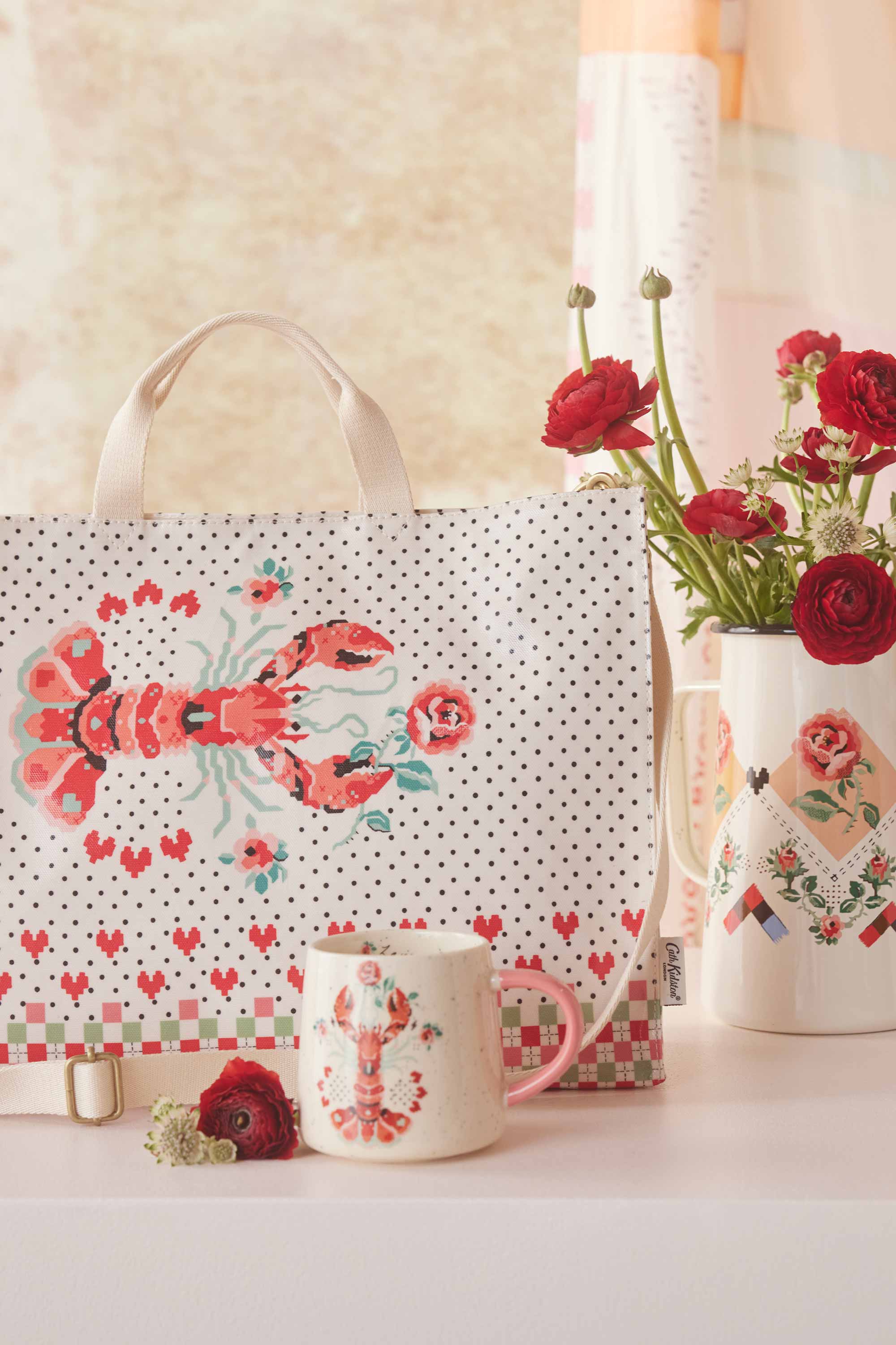 Lobster Carryall Strappy Carryall