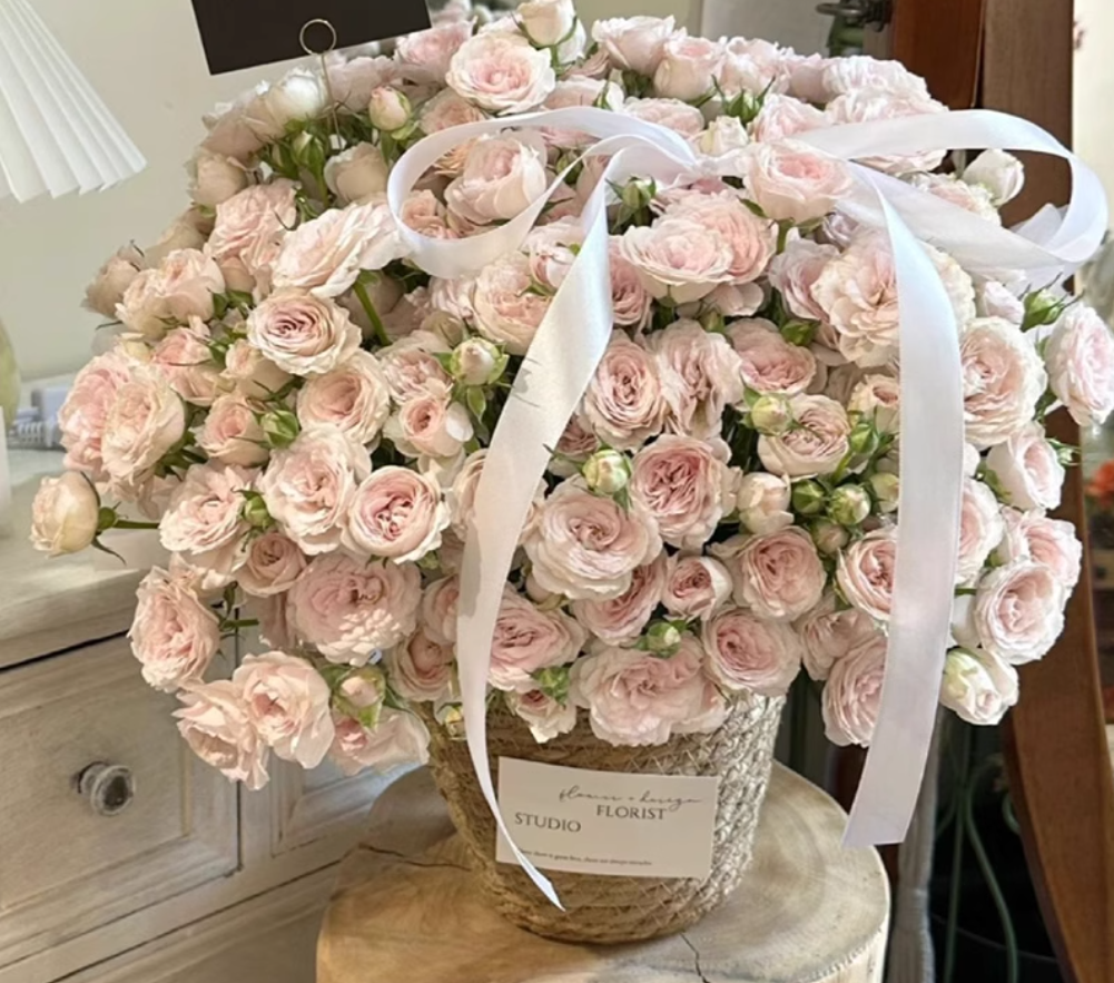 Simulated Flower Exquisite Flower Basket for Girlfriend Mother Valentine's Day