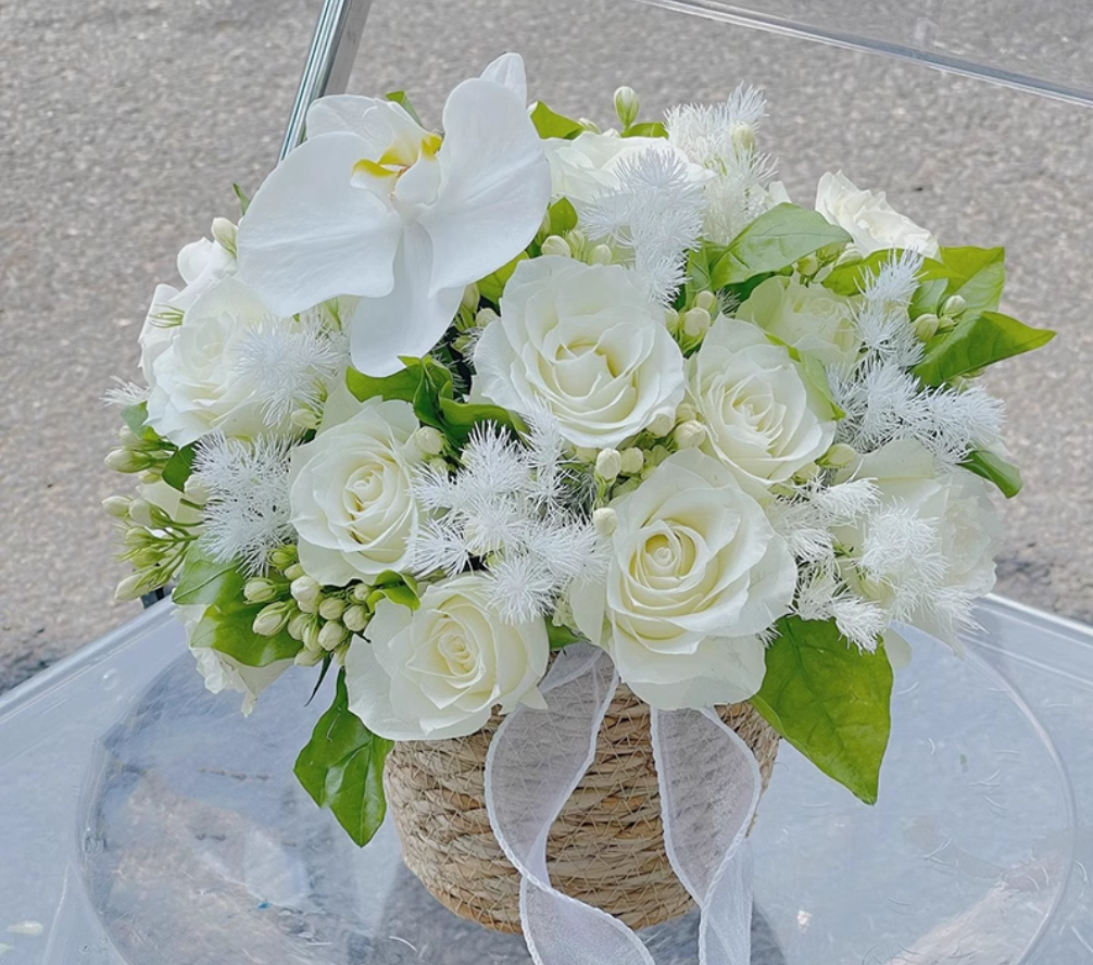 Simulated Flower Exquisite Flower Basket for Girlfriend Mother Valentine's Day