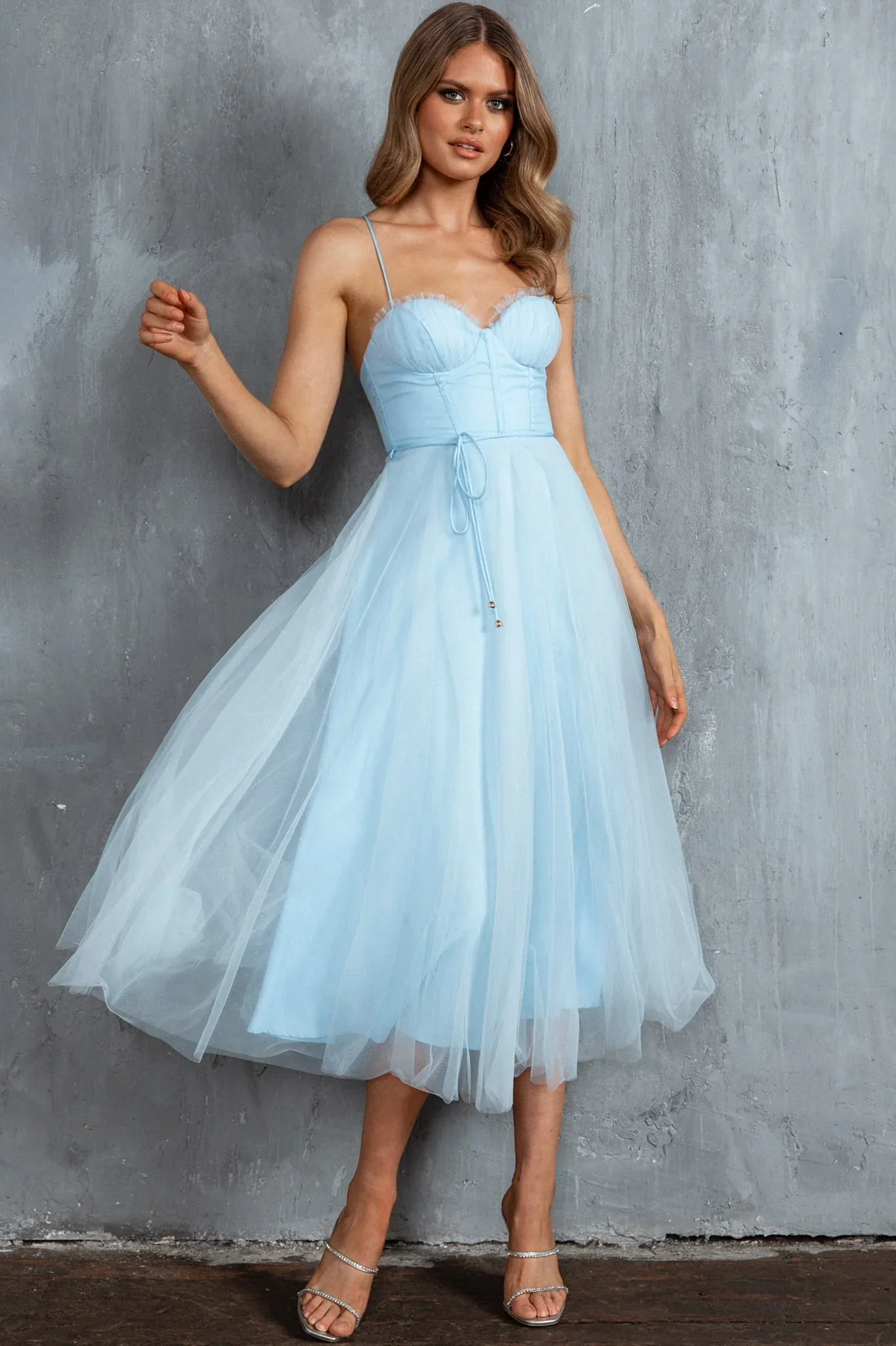 Smitten Sweetheart Neckline Chiffon Midi Dress Blue
