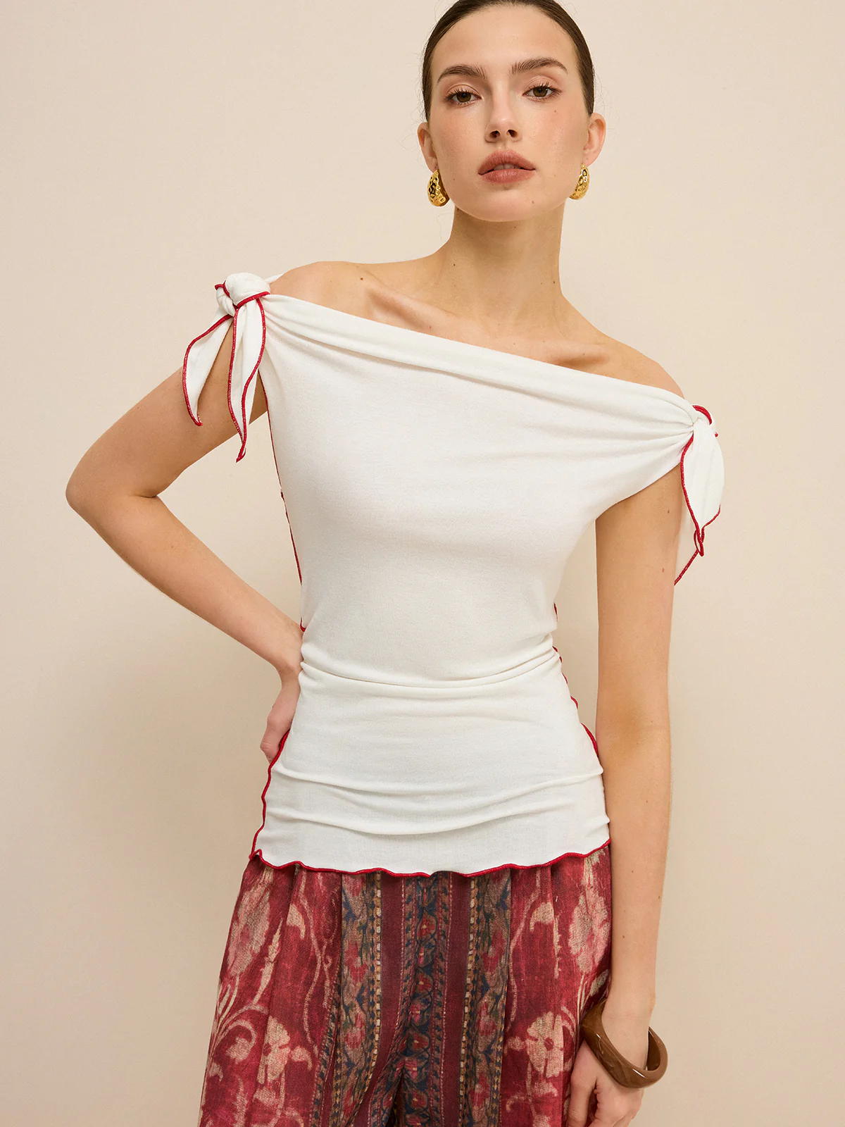 Off-Shoulder Contrast Trim Knotted Top