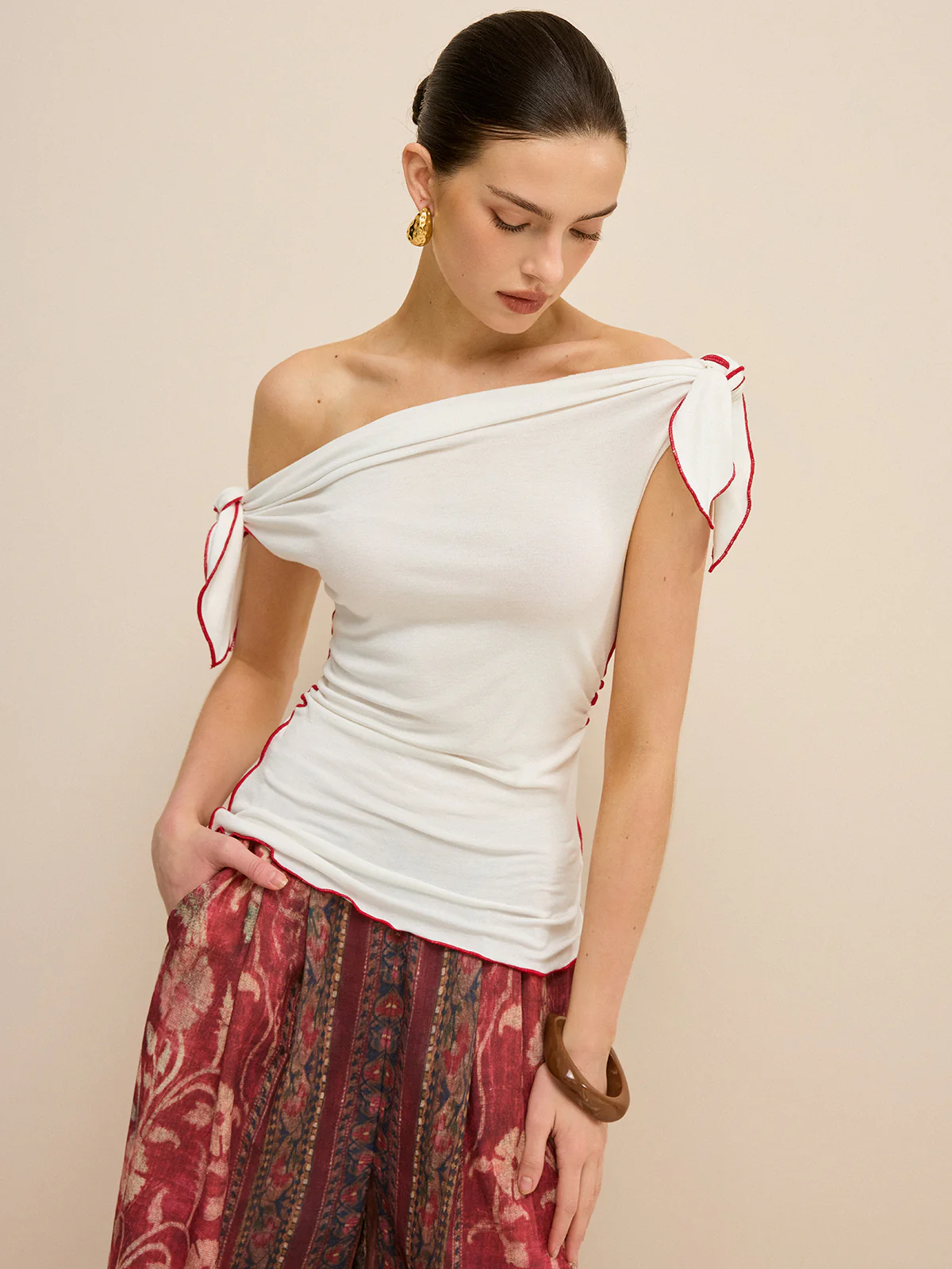 Off-Shoulder Contrast Trim Knotted Top