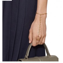 Tory Burch Mini Clover Hand-Chain Bracelet Shiny Gold