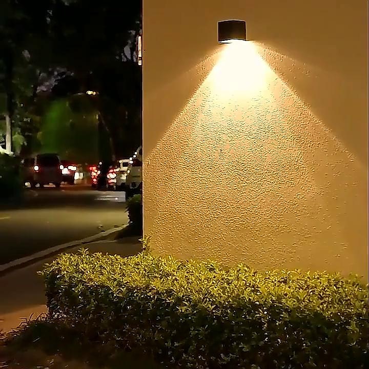 2pcs Solar Wall Lights Outdoor Fence Light for Garden Patio Balcony Courtyard Villa Porch Yard Decoration Atmosphere Waterproof Wall Lamp