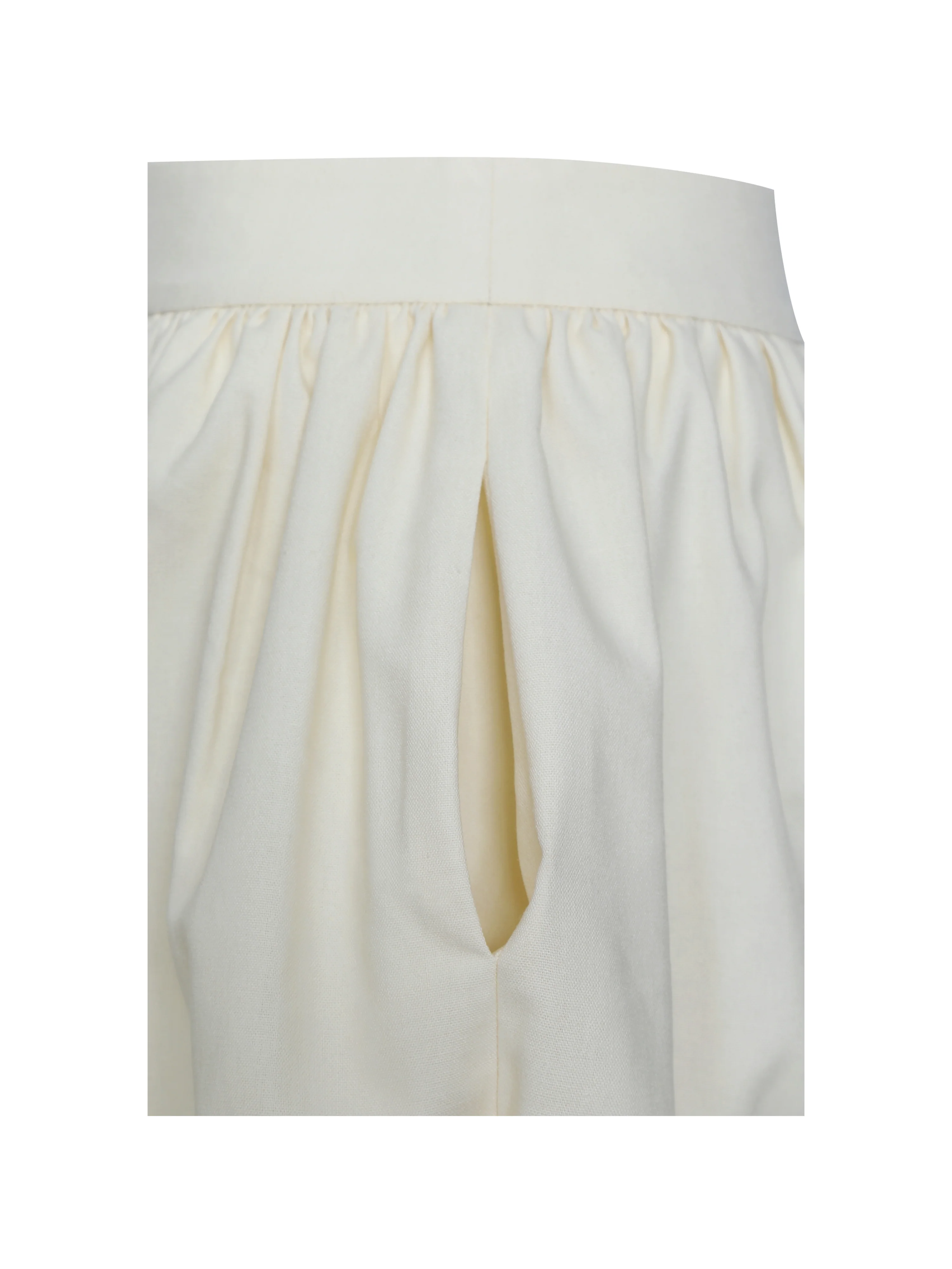 Quinzelle Off White Linen Bubble Shorts