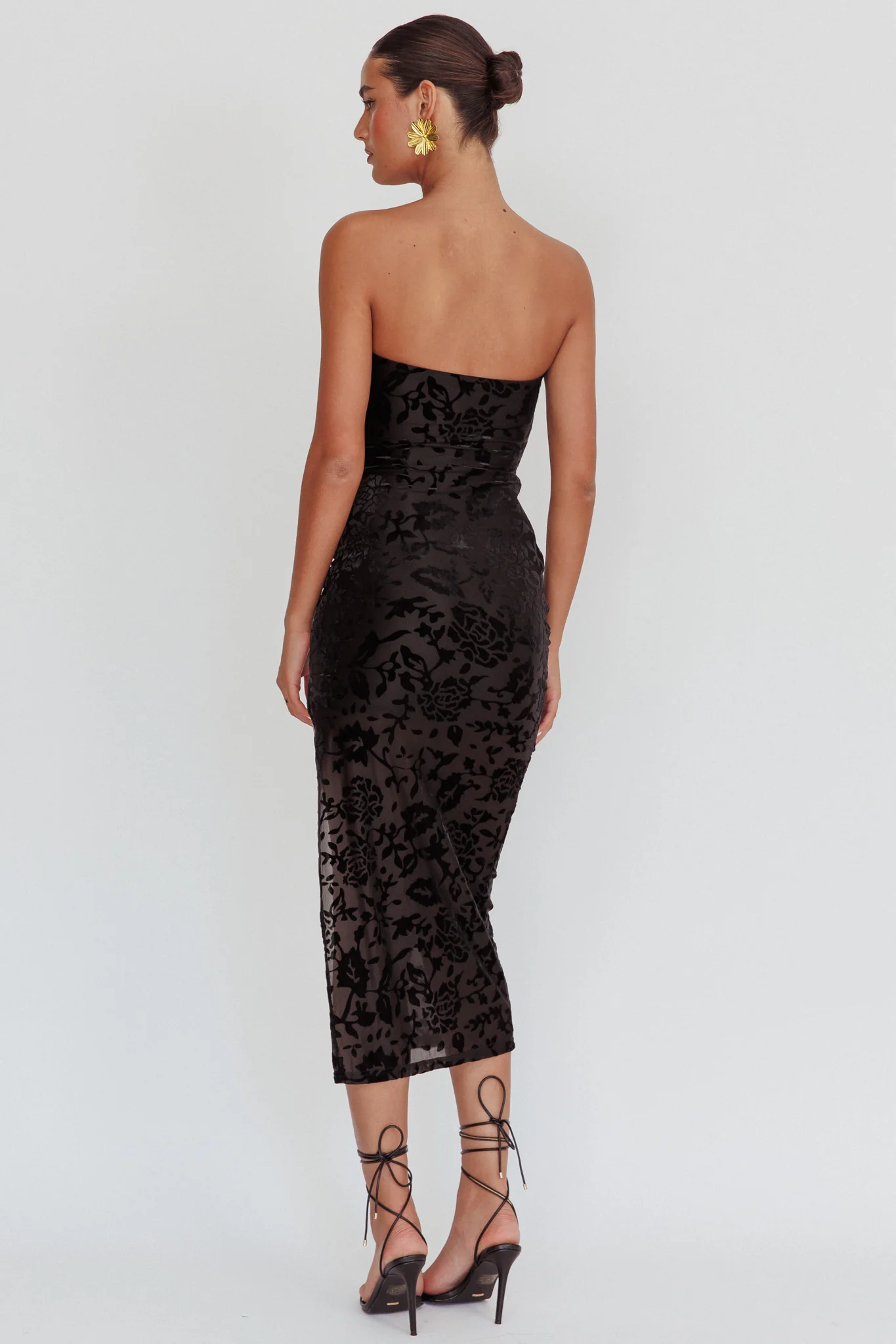 Sing To Me Keyhole Velvet Midi Dress Black