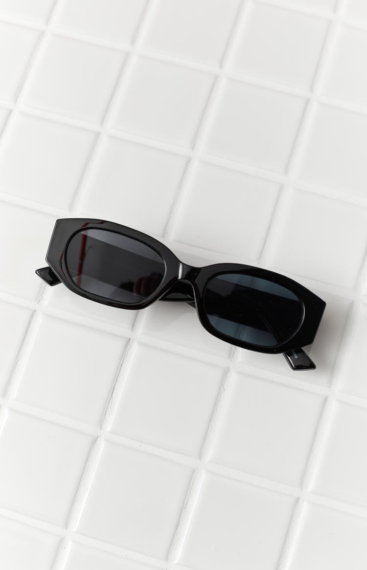 Juno Squoval Sunglasses Black
