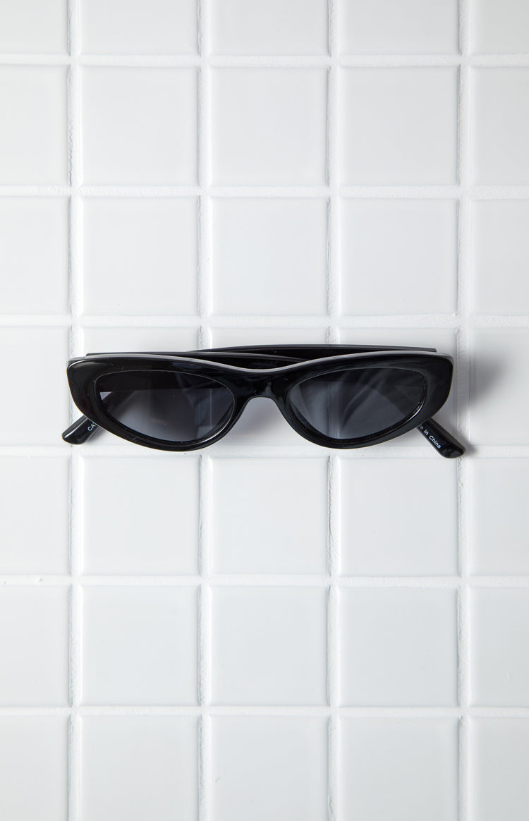 Martina Cateye Sunglasses Black (FREE over $150)