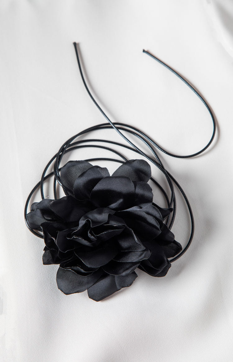 Pria Black Flower Chocker Necklace
