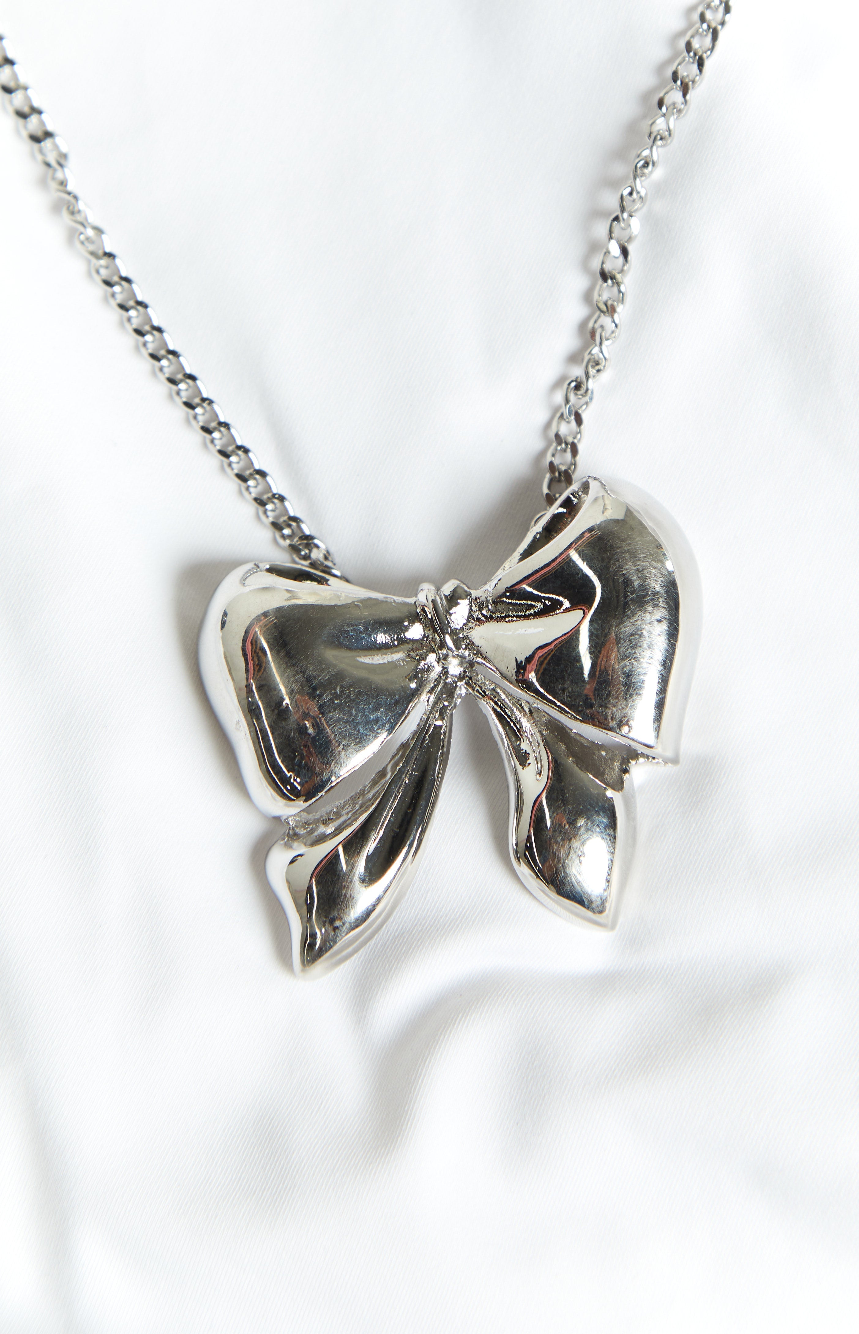 Merrelle Silver Bow Pendant Necklace
