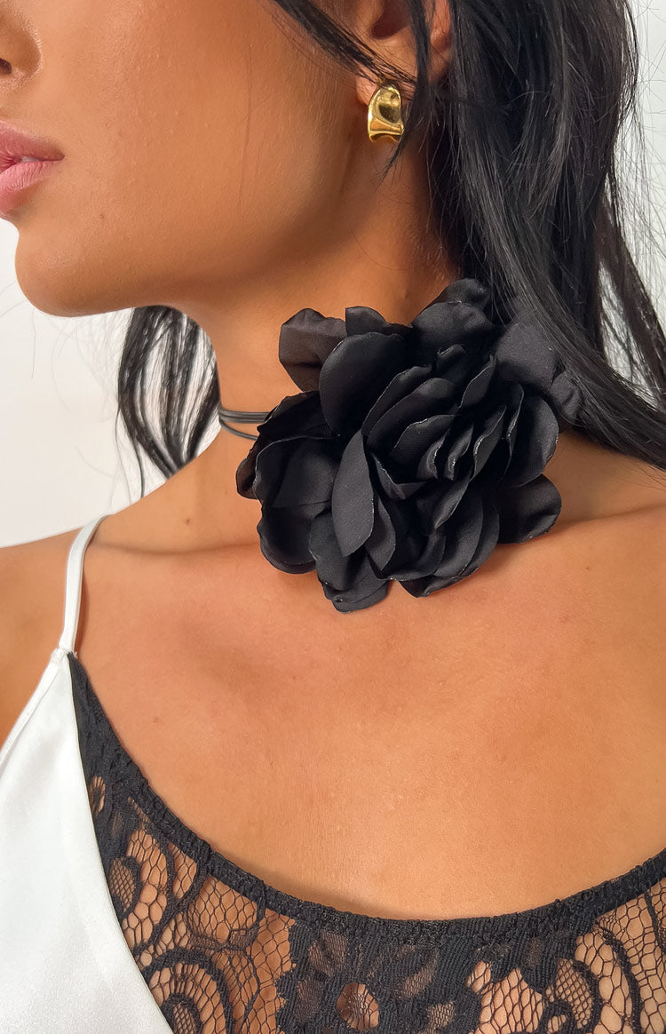 Pria Black Flower Chocker Necklace
