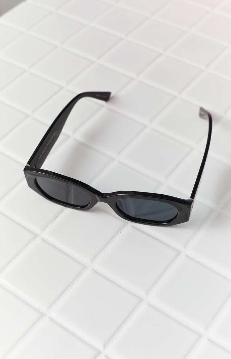 Juno Squoval Sunglasses Black