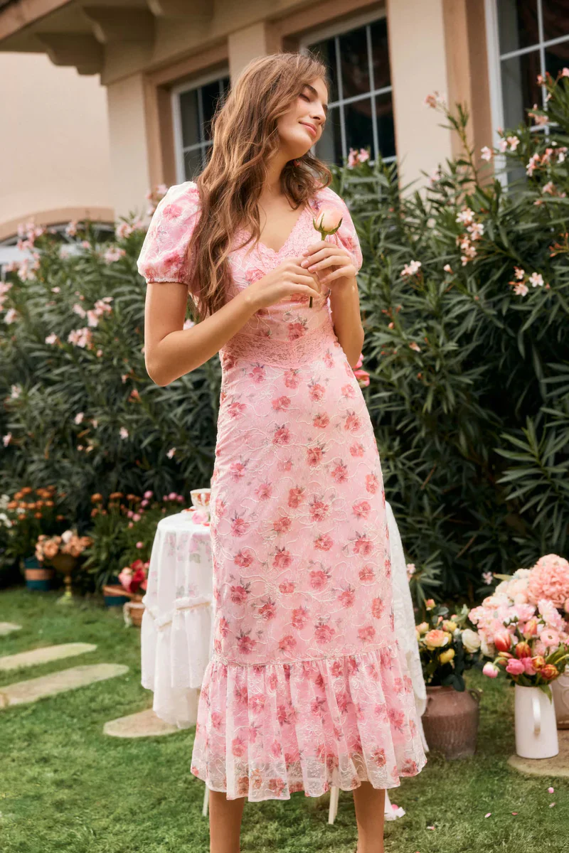 Lilibet Lace Floral Midi Dress - luluinthesky