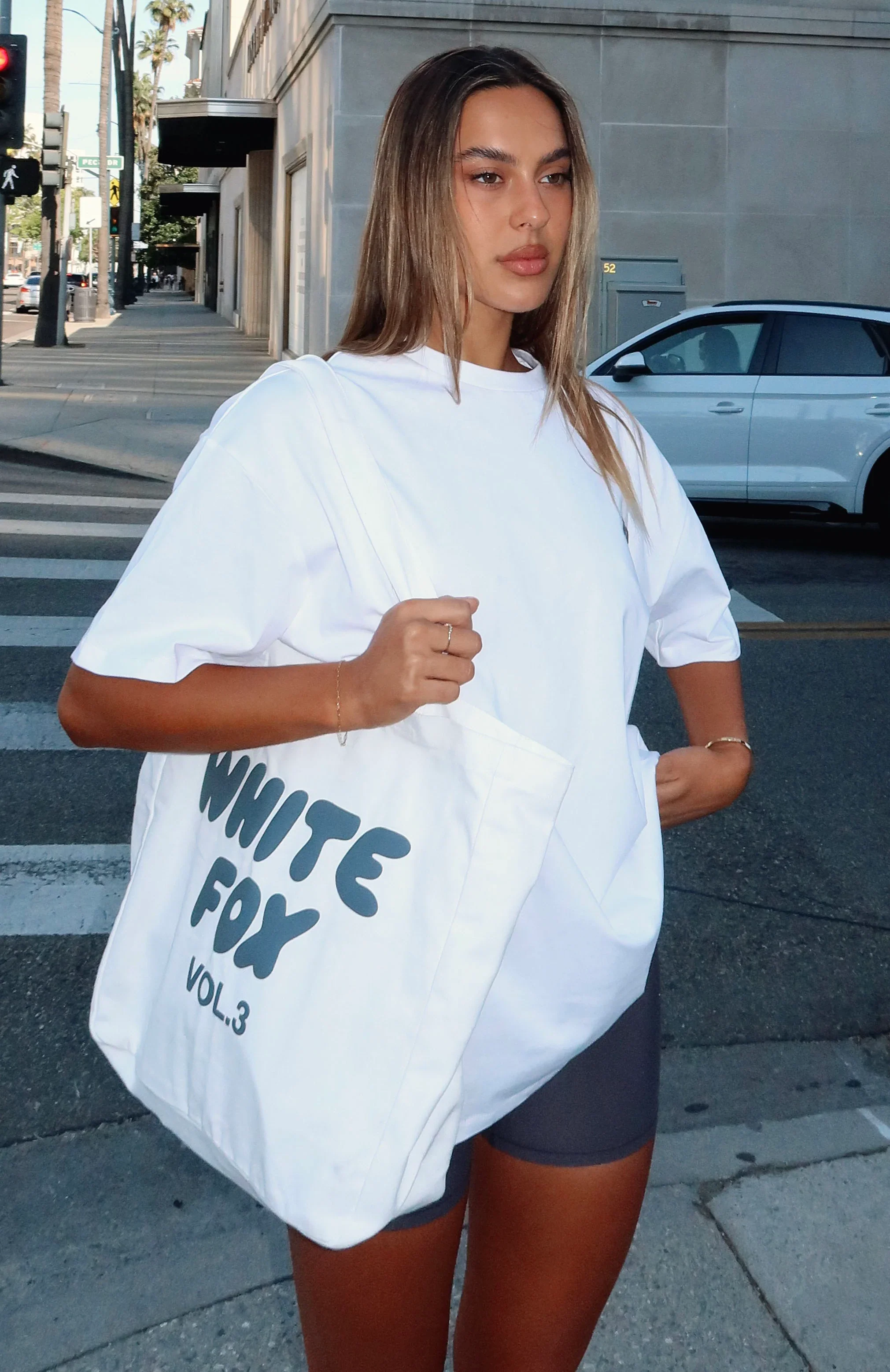Offstage Tote Bag White/Charcoal - luluinthesky