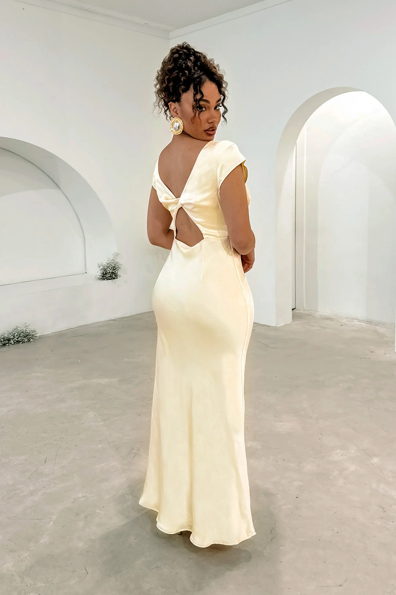 Lucinda V-Neck Twist Back Midi Dress Yellow - luluinthesky