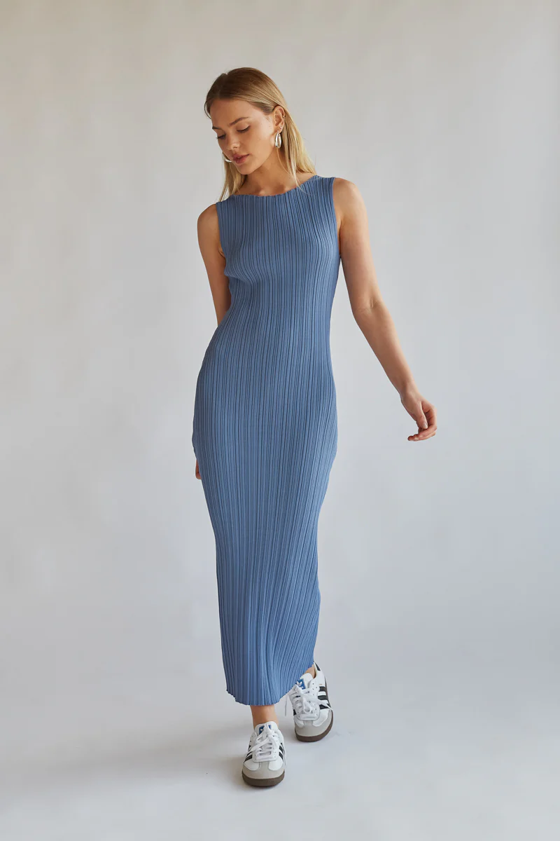 Dariann Sleeveless Ribbed Midi Dress - luluinthesky
