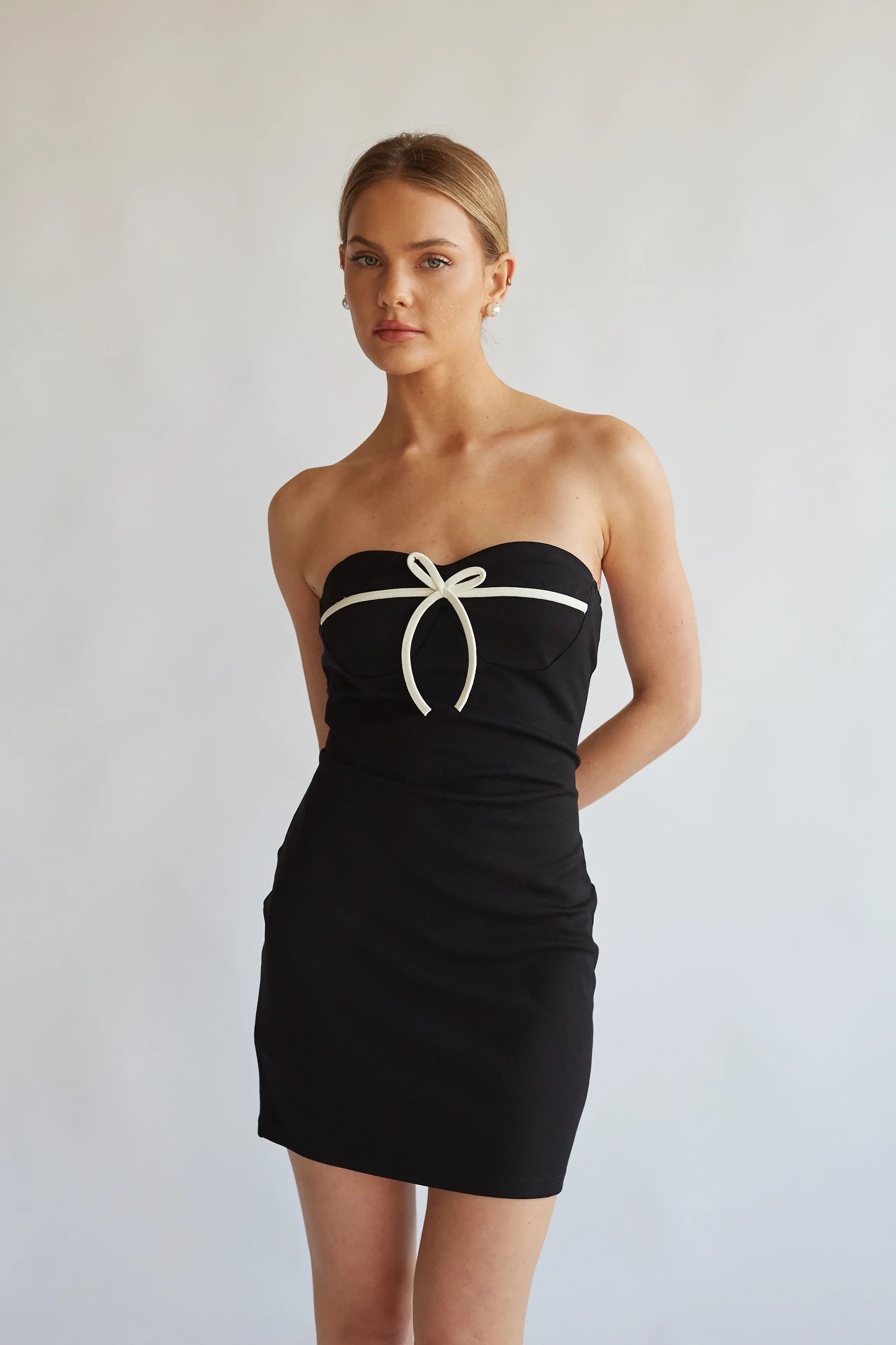 Eloise Strapless Bow Bodycon Mini Dress - luluinthesky