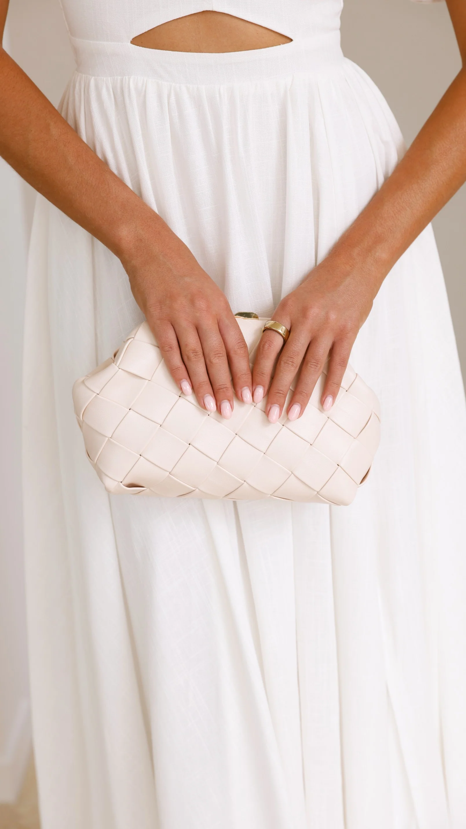 Vasanti Woven Clutch - Beige - luluinthesky