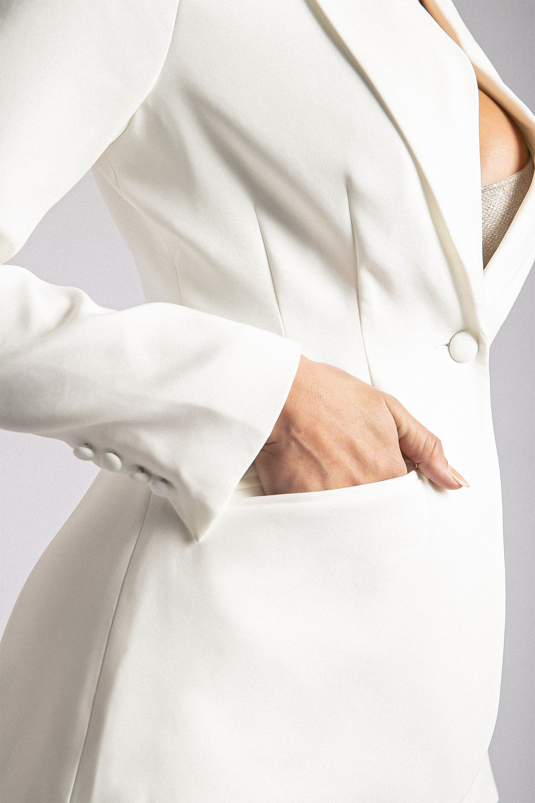 MESHKI Helda Fitted Cinched Waist Blazer - White