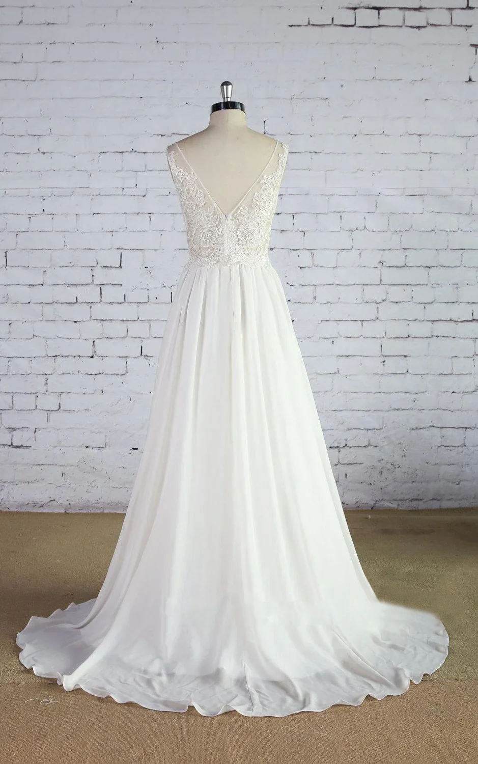 Scoop Neck Sleeveless Long A-Line Chiffon Wedding Dress With Lace Bodice