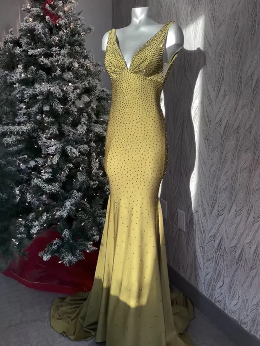 Molly | Mermaid Deep V-Neck Beaded Satin Long Prom Dress