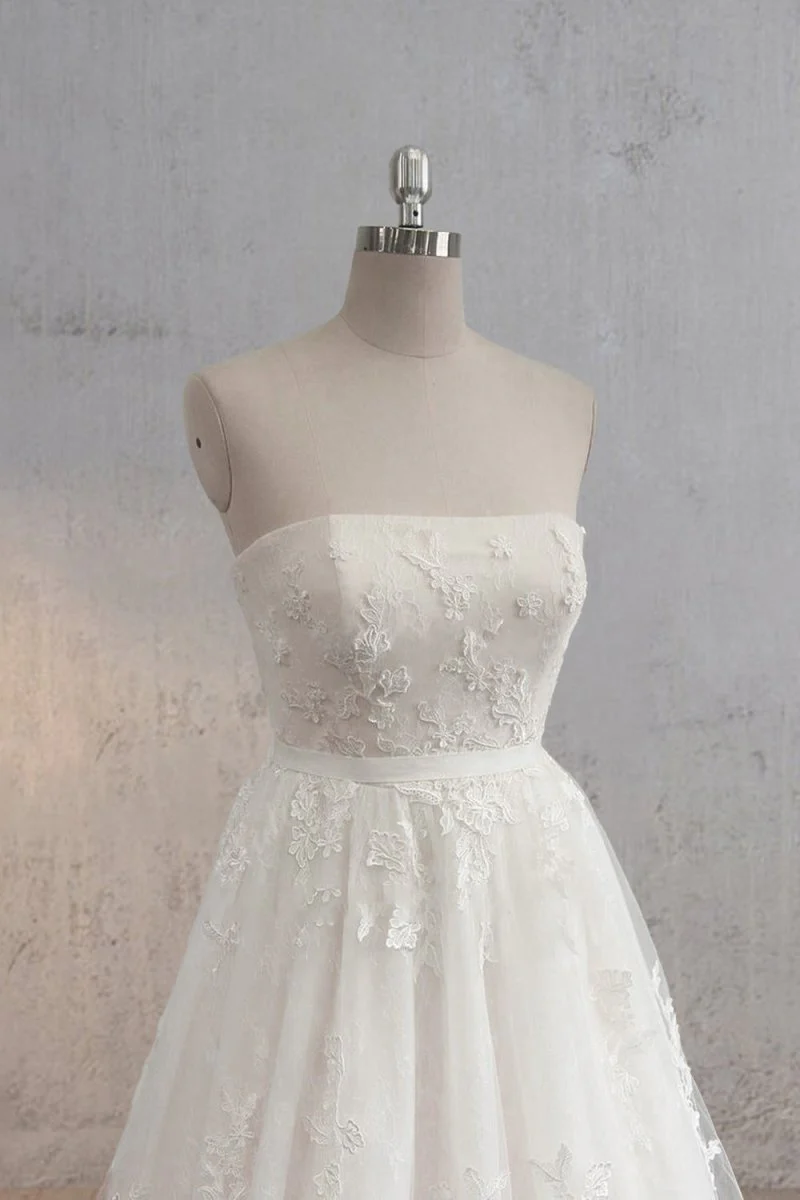 Strapless A-Line Tulle Wedding Dress With Lace Bodice