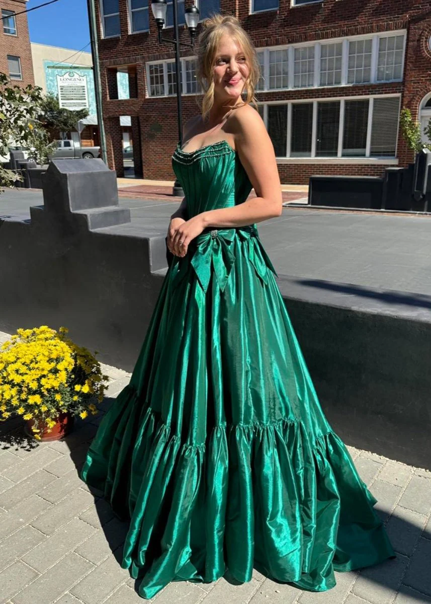 Cristal | A-Line Black Scoop Neck Satin Long Prom Dresses with Bow Knots