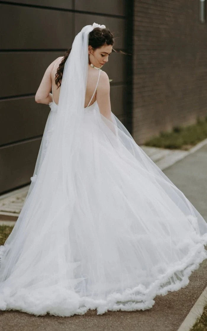 Modern A Line Tulle Spaghetti Neckline Sleeveless Wedding Dress with Tiers