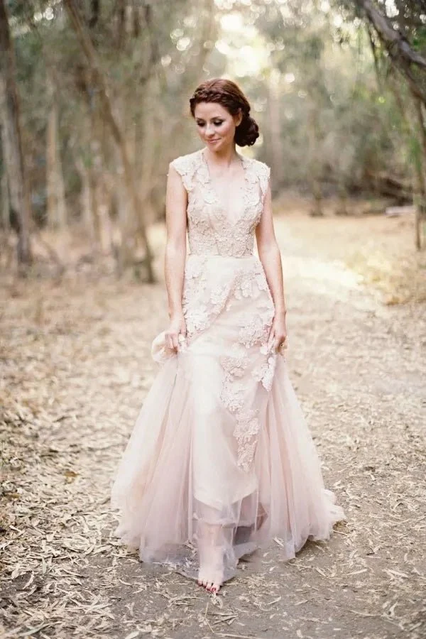 High Quality V-neck Sleeveless Floor-length Wedding Dress with Lace