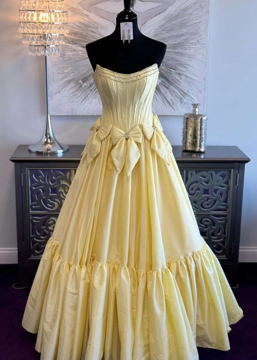 Cristal | A-Line Black Scoop Neck Satin Long Prom Dresses with Bow Knots