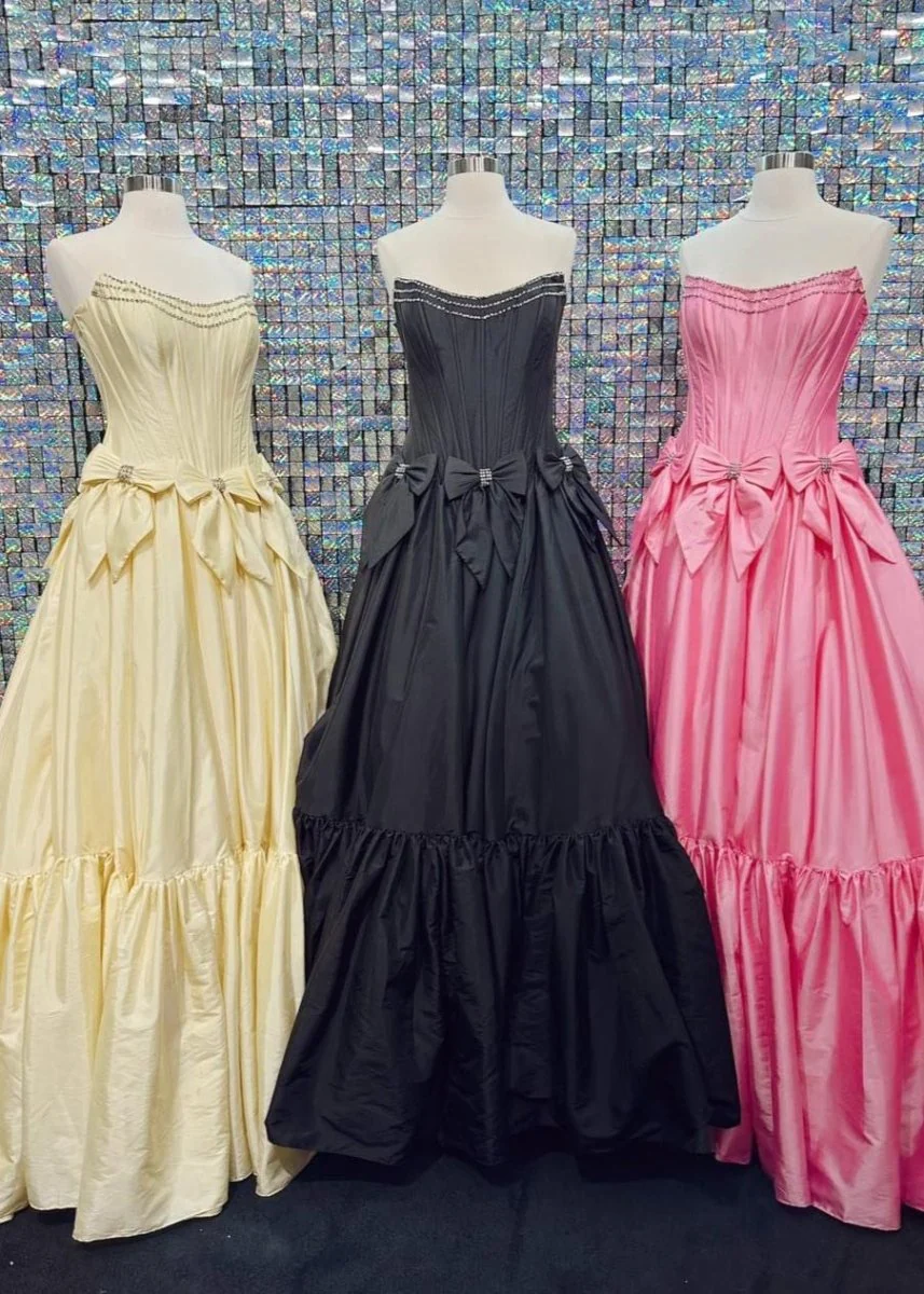 Cristal | A-Line Black Scoop Neck Satin Long Prom Dresses with Bow Knots