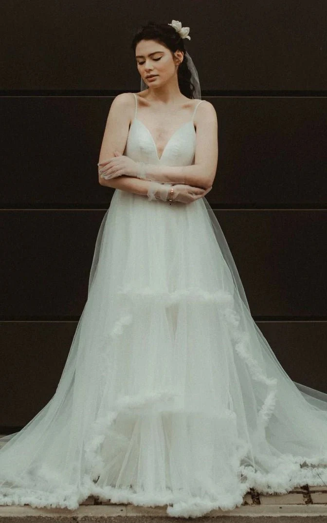 Modern A Line Tulle Spaghetti Neckline Sleeveless Wedding Dress with Tiers