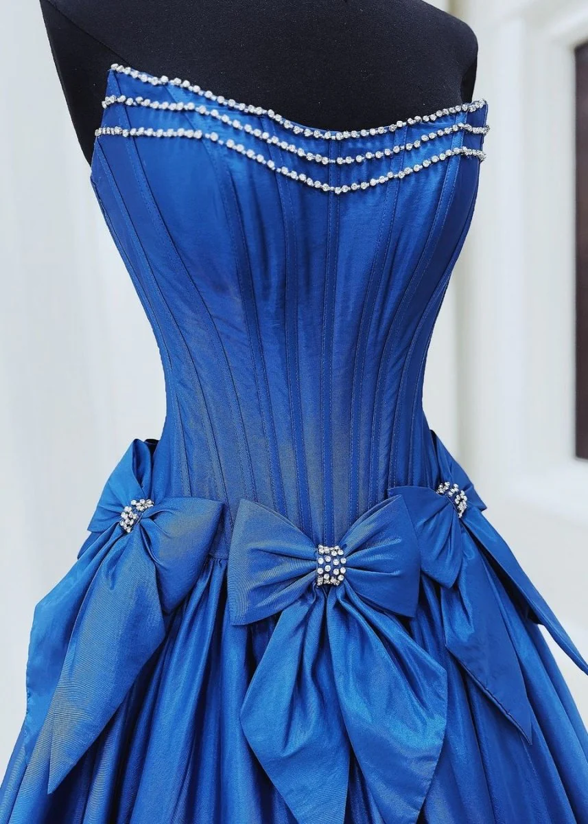 Cristal | A-Line Black Scoop Neck Satin Long Prom Dresses with Bow Knots