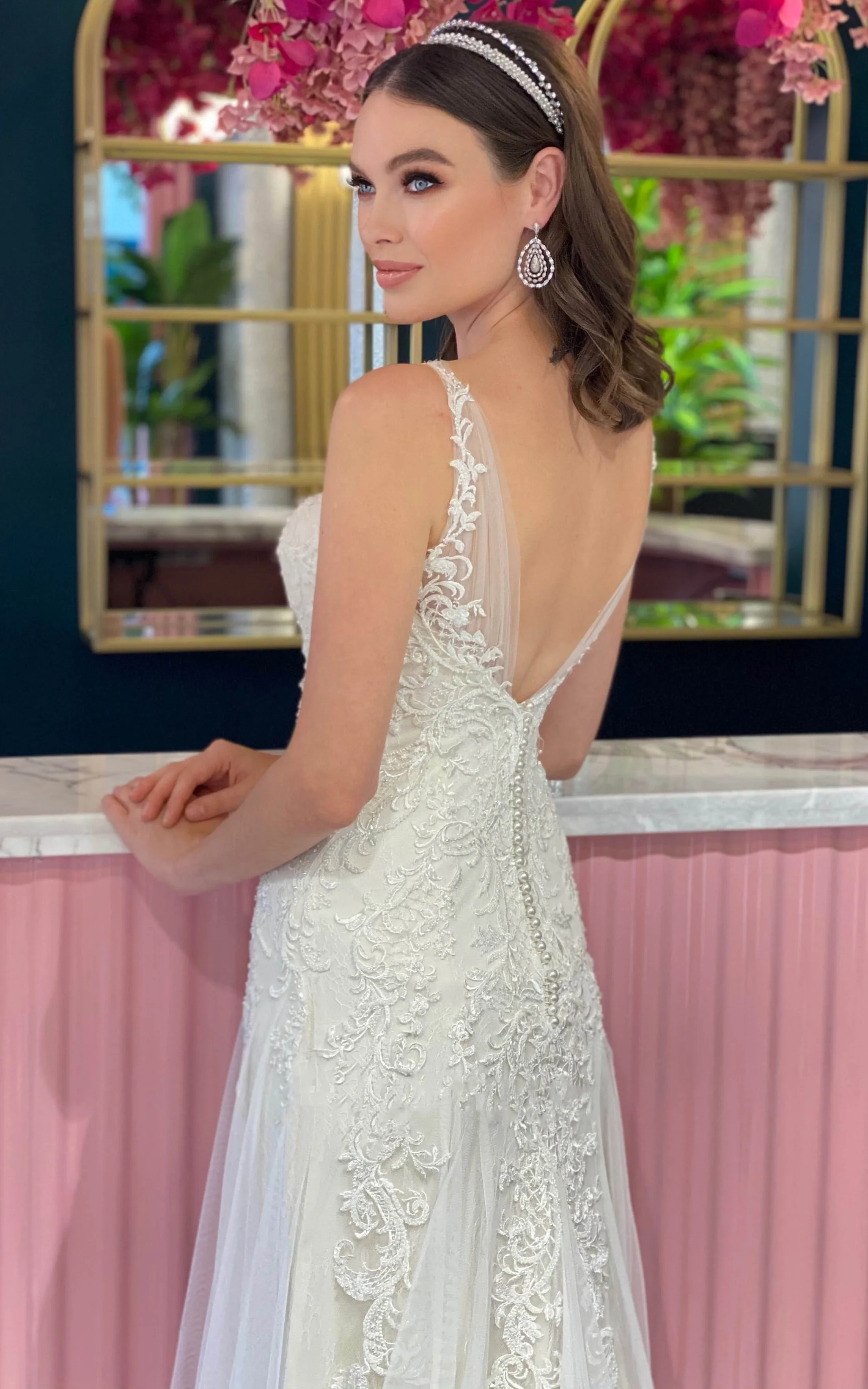 Bohemian Mermaid Lace Tulle V-neck Sleeveless Wedding Dress With Appliques and Pleats