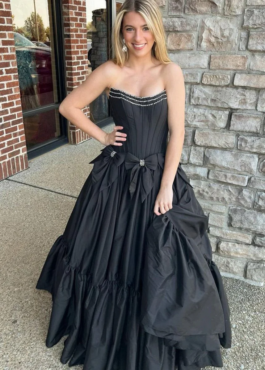 Cristal | A-Line Black Scoop Neck Satin Long Prom Dresses with Bow Knots