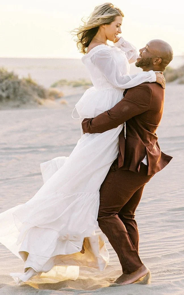 Off-shoulder Sleeves Sweetheart Elegant Chiffon Wedding Dress with Appliques