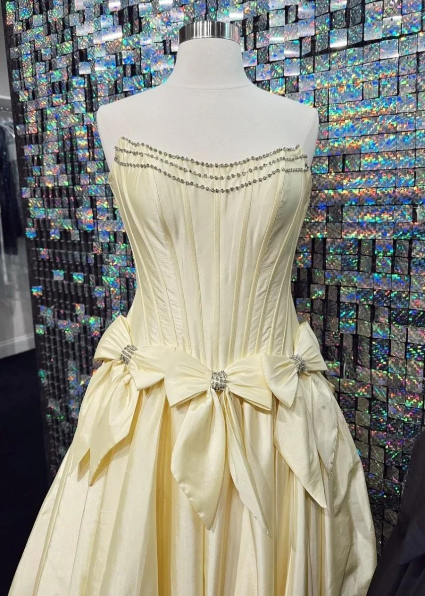 Cristal | A-Line Black Scoop Neck Satin Long Prom Dresses with Bow Knots