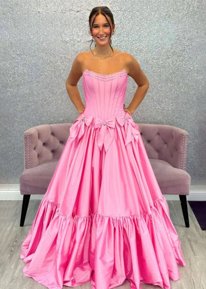 Cristal | A-Line Black Scoop Neck Satin Long Prom Dresses with Bow Knots